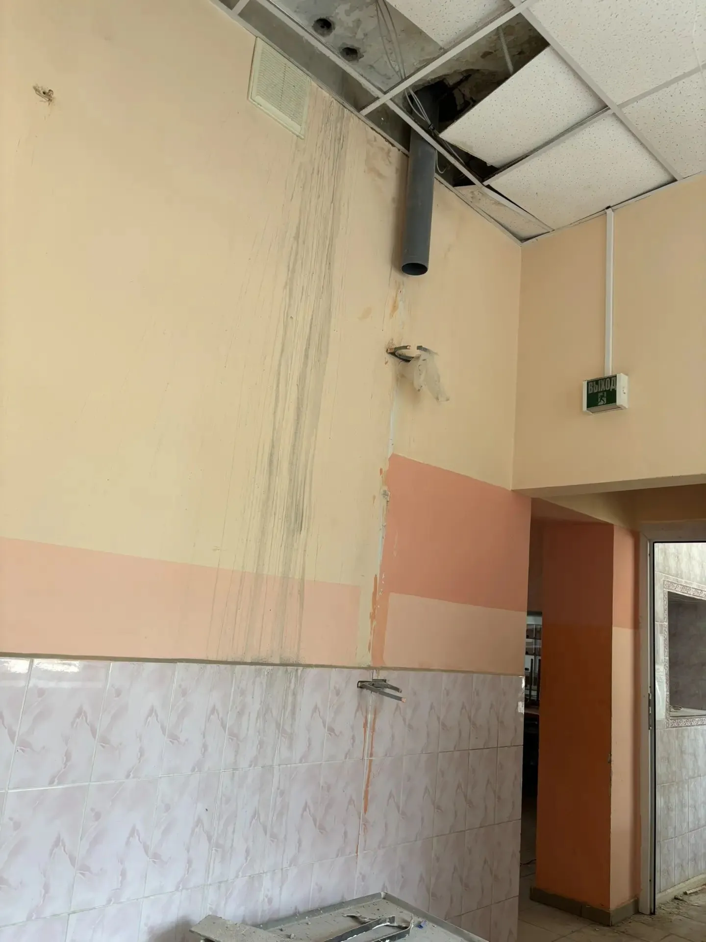 «Один позор, глядя на школу»: родители рязанской школы пожаловались губернатору на срыв сроков и просьбы скинуться