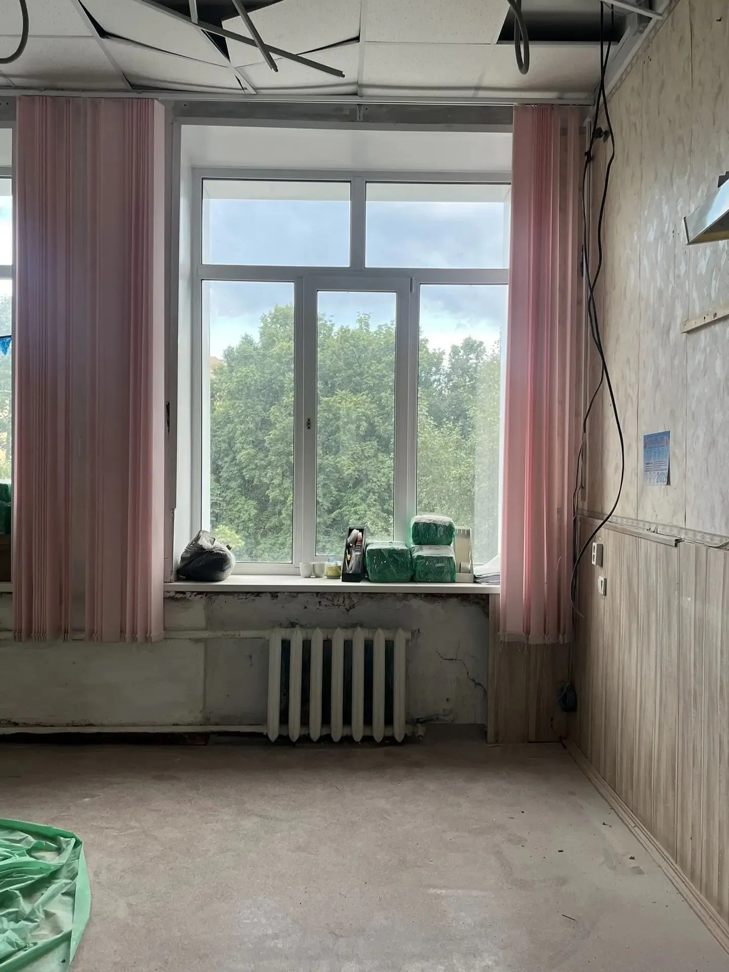 «Один позор, глядя на школу»: родители рязанской школы пожаловались губернатору на срыв сроков и просьбы скинуться