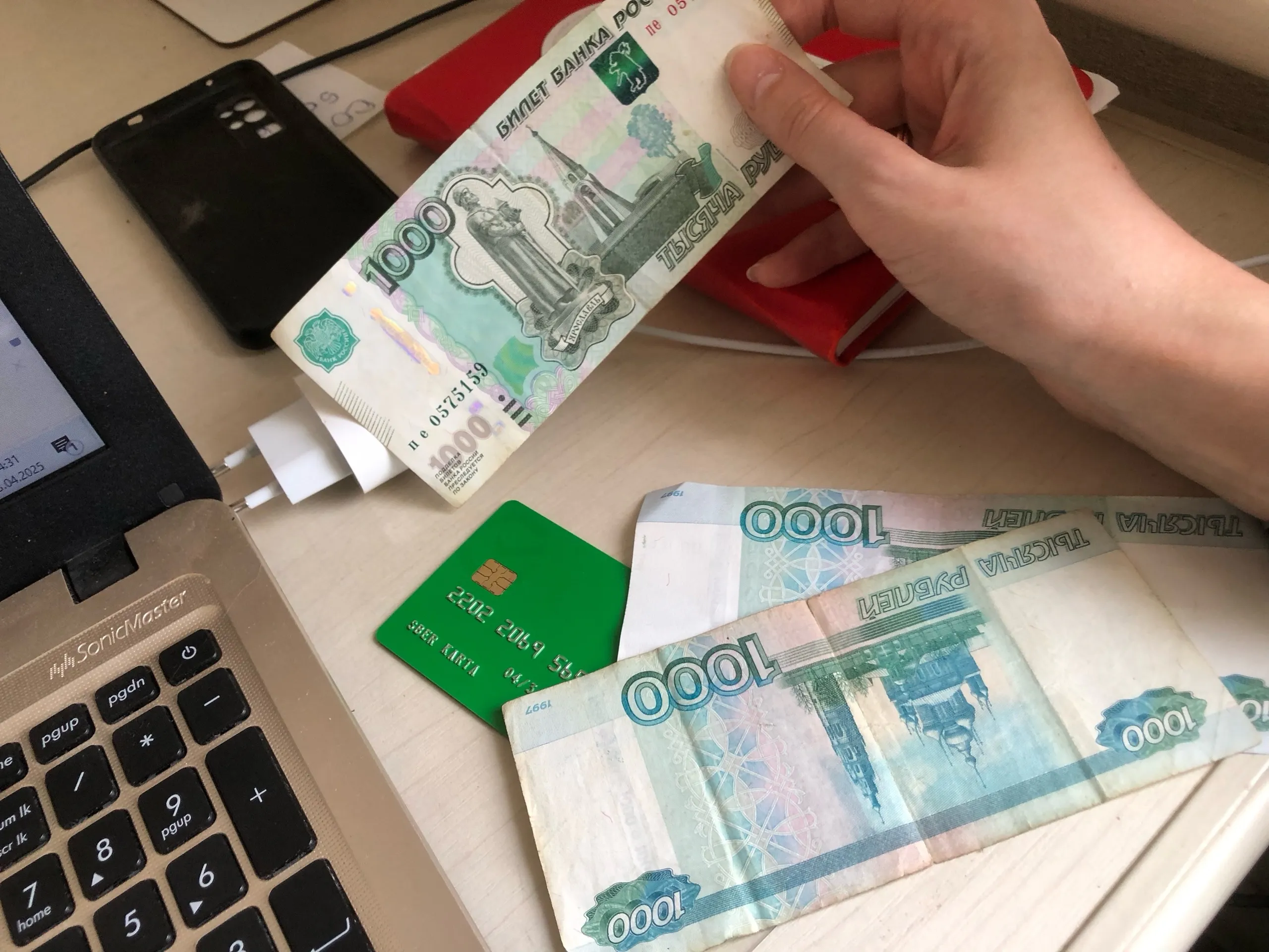 Папы в декрете: сколько мужчин в Рязанской области сидят с детьми и какие деньги они получают