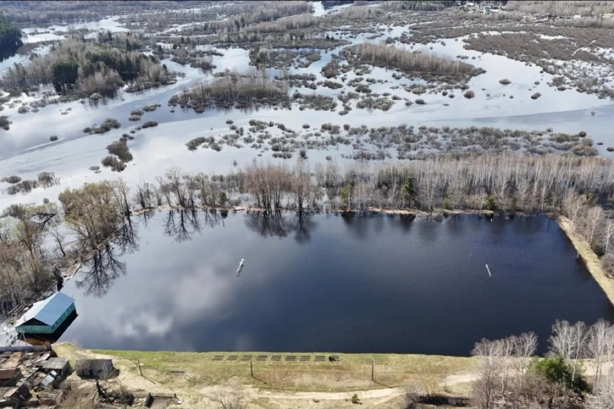 Стадион в Спас-Клепиках Рязанской области ушёл под воду из-за разлива реки Совка
